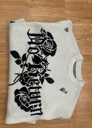 white sweater from Bershka with fluffy material and black details, very warm for winter., marca: Bershka, estado: Bueno, tamaño: M, 6,00 €, 7,00 € Protección al comprador incluida