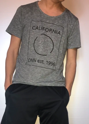 T-Shirt DNN Los Angelos California, merk: DNN Denim, staat: Heel goed, maat: M, € 2,30, € 3,12 inclusief Kopersbescherming