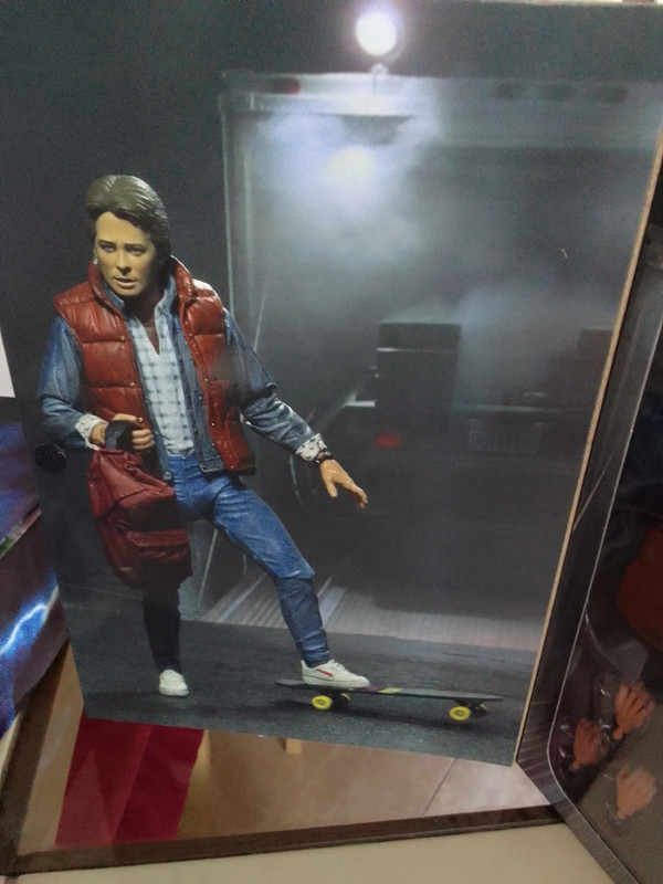 Action figure NECA Marty 1985 Ritorno al futuro Parte 1 2