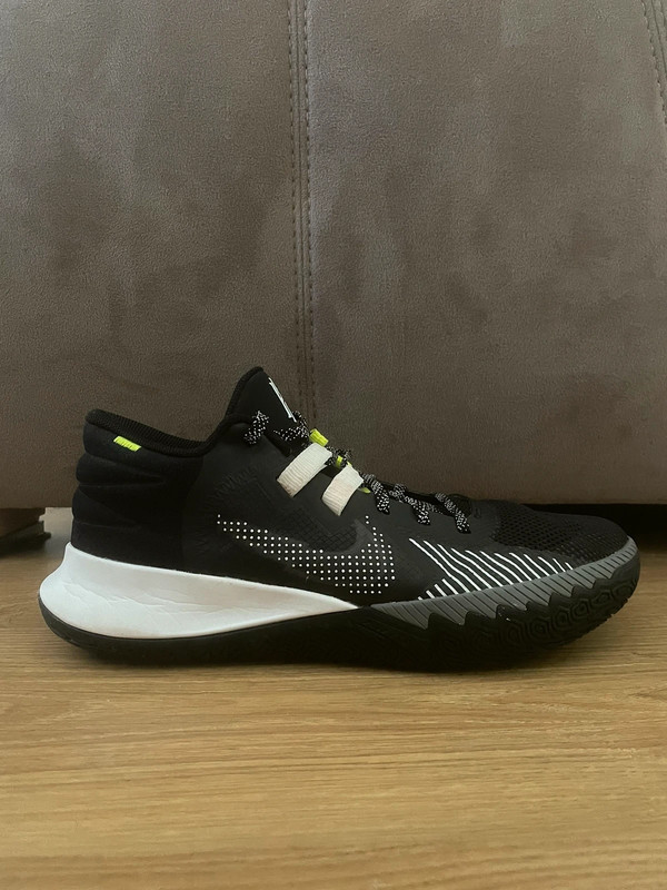 Kyrie flytrap 5 neon green size 30cm Vinted