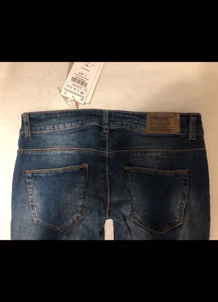 Vaquero pitillo nuevo con efecto desgastado de Zara , marque: Zara, état: Neuf avec étiquette, taille: M / 38 / 10, 7,00 €, 8,05 € Protection acheteurs incluse