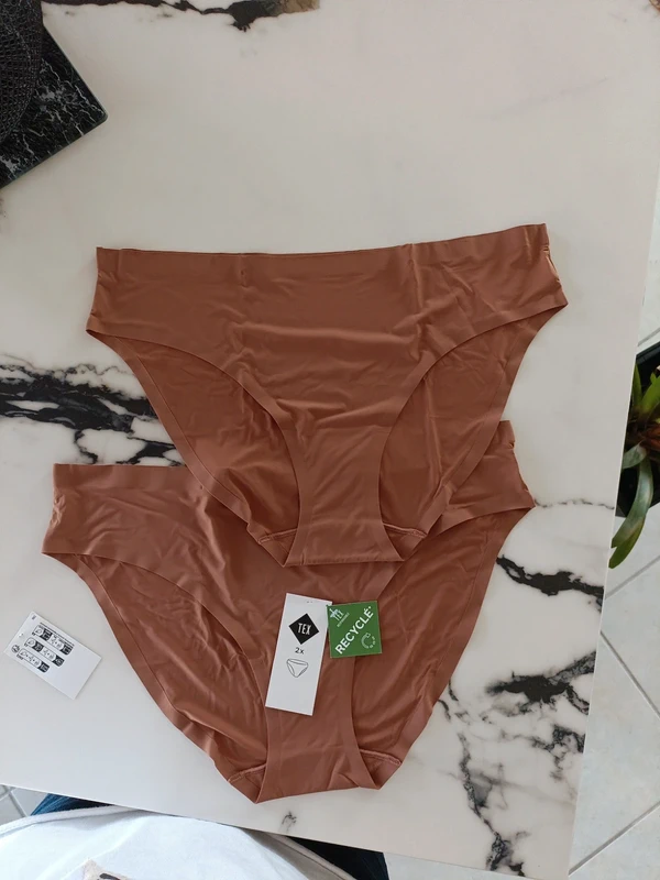 2 culottes seconde peau neuves