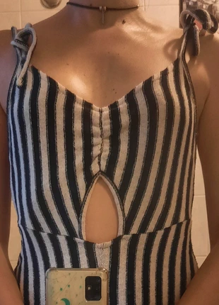 Jumpsuit tre quarti scampanata scollatura profonda , marke: Pull & Bear, zustand: Sehr gut, größe: S / 36 / 8, 5,00 €, 5,95 € inklusive Vinted-Käuferschutz