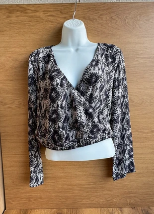 Blouse à encolure en V multicolore – Taille 42 – Neuf avec étiquette, brand: H&M, condition: New with tags, size: XL / 42 / 14, €7.00, €8.05 includes Buyer Protection