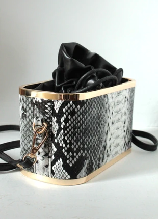 Sac accesoire boite serpent et simili cuir interieur rouge, zustand: Neu, 20,00 €, 21,70 € inklusive Vinted-Käuferschutz