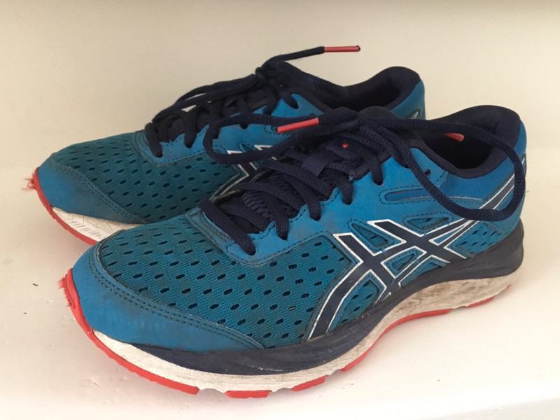 Blauwe asics 2025