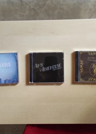 Set 3 CD nuovi The Killers, Amy Winehouse e Jethro Tull , condizioni: Nuovo con cartellino, €20.00, €21.70 include la Protezione acquisti