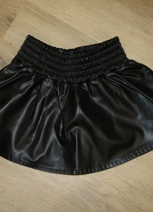 Wijde leren rok maat 86/92 van Vinrose, brand: Vinrose, condizioni: Ottime, taglia: 18-24 mesi / 86 cm, €3.00, €3.85 include la Protezione acquisti