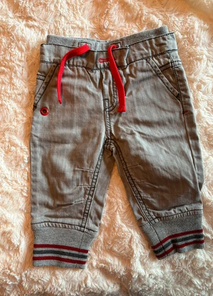 Broekje, merk: Grain de Blé, staat: Heel goed, maat: 6-9 maanden / 68 cm, € 2,00, € 2,80 inclusief Kopersbescherming