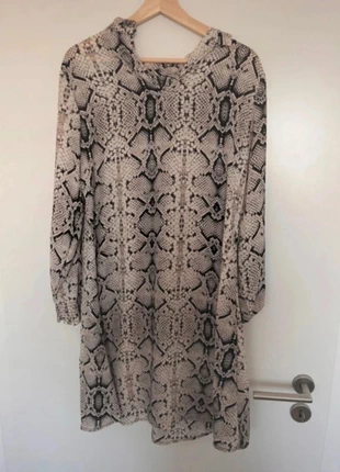 Jacqueline de Yong – Kleid in Schlangenprint | Größe 36 (passt auch in der Schwangerschaft), merk: Jacqueline de Yong, staat: Heel goed, maat: S / 36 / 8, € 5,00, € 5,95 inclusief Kopersbescherming