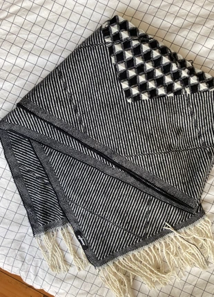 Écharpe oversize noire et blanche, marque: Jennifer, état: Très bon état, 4,00 €, 4,90 € Protection acheteurs incluse