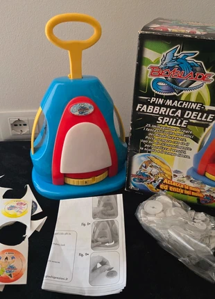 Pin machine beyblade vintage fabbrica delle spille, marke: Beyblade, zustand: Gut, 30,00 €, 32,20 € inklusive Vinted-Käuferschutz