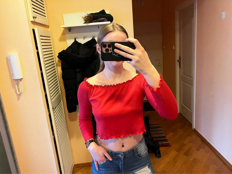 Czerwony crop top 1