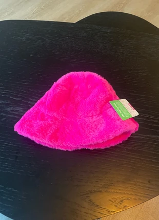 Roze hoedje, merk: onbekend, staat: Nieuw met prijskaartje, maat: Universele maat, € 2,00, € 2,80 inclusief Kopersbescherming