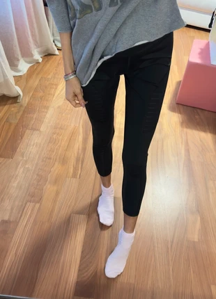 Leggings Reebok con inserti trasparenti M, brand: Reebok, condizioni: Nuovo senza cartellino, taglia: M / IT 42 / EU 38, €18.00, €19.60 include la Protezione acquisti