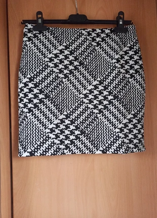 Jupe pied de poule noire et blanche neuve Shein, marque: Shein, état: Neuf avec étiquette, taille: M / 38 / 10, 5,00 €, 5,95 € Protection acheteurs incluse