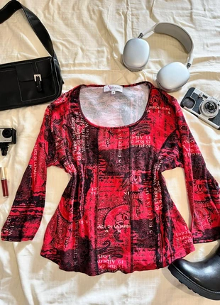 Top rojo escote redondo con prim y2k🖤, marca: y2k, estado: Muy bueno, tamaño: L / 40 / 12, 5,00 €, 5,95 € Protección al comprador incluida