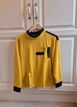 Black and Yellow Sweatshirt, brand: MADO, condition: Very good, size: S / 36 / 8, €30.00, €32.20 includes Buyer Protection