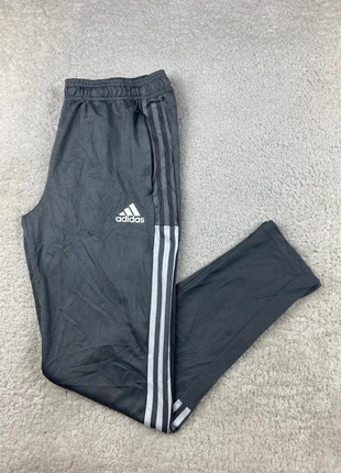 Survêtement Adidas Gris Bande Blanche 6D - 15-16 ans, marca: adidas, estado: Muito bom, tamanho: 15 anos / 170 cm, €19.99, €21.69 inclui Proteção do Comprador