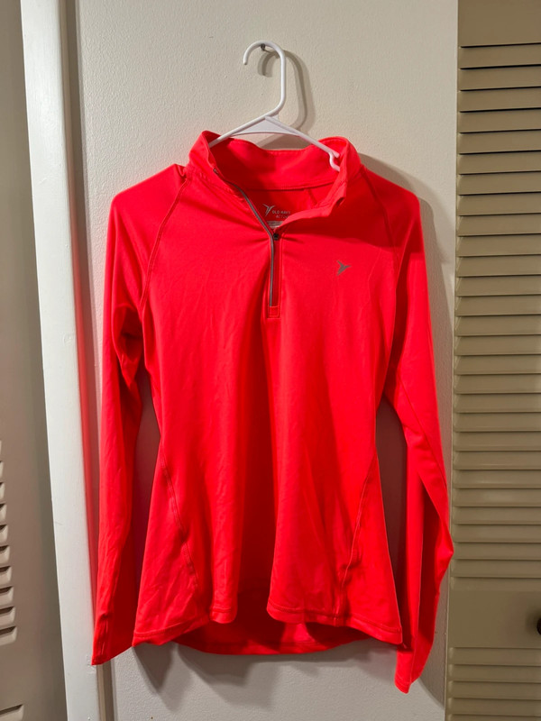 Old Navy Active Go Dry Long Sleeve  Size Small 1