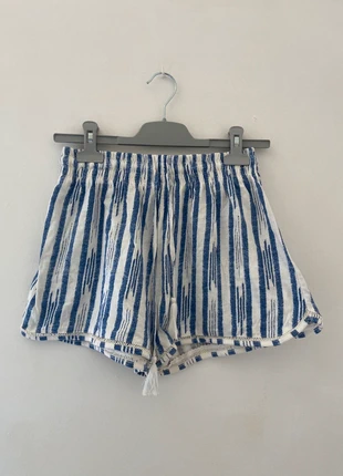 Short H&M à rayures bleu et blanc, marke: H&M, zustand: Sehr gut, größe: XS / 34 / 6, 6,00 €, 7,00 € inklusive Vinted-Käuferschutz