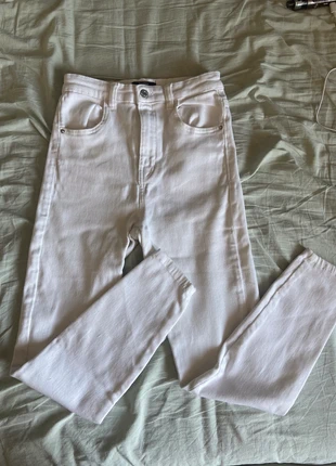 Jean slim blanc Bershka neuf , marke: Bershka, zustand: Neu, größe: M / 38 / 10, 4,50 €, 5,43 € inklusive Vinted-Käuferschutz