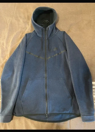 Nike tech bleue marine, merk: Nike, staat: Heel goed, maat: M, € 30,00, € 32,20 inclusief Kopersbescherming