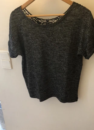 Très joli petit t shirt decoleté dentelle noire dans le dos taille unique gris Chine , condition: Very good, size: M / 38 / 10, €8.00, €9.10 includes Buyer Protection