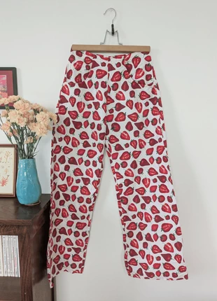 Pantalon à jambes larges motif de fraises, brand: Fait Main, condition: Very good, size: XS / 34 / 6, €13.00, €14.35 includes Buyer Protection