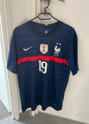 Maillot équipe de France Benzema, marque: Nike, état: Très bon état, taille: XL, 25,00 €, 26,95 € Protection acheteurs incluse