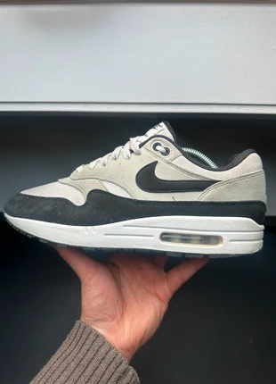 Nike Air Max 1 White Black, merk: Nike, staat: Heel goed, maat: 44, € 75,00, € 79,45 inclusief Kopersbescherming Pro