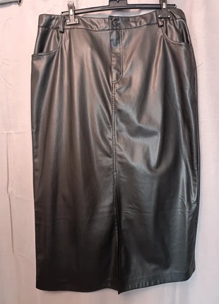 Jupe mi longue simili cuir, marque: Kiabi, état: Très bon état, taille: 4XL / 48 / 20, 12,00 €, 13,30 € Protection acheteurs incluse