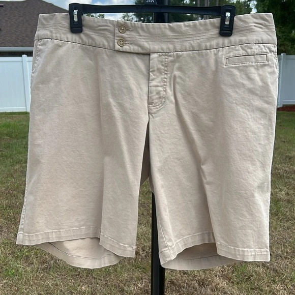 Never worn Old Navy women's plus shorts 1