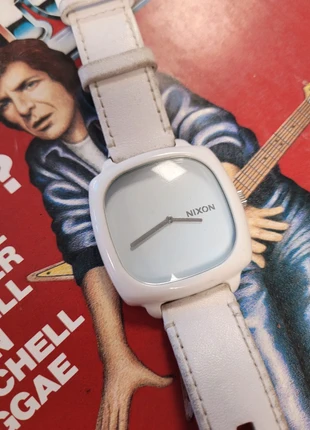 Montre blanche Nixon Design TV rétro, brand: Nixon, condition: Good, size: 43–46 mm, €50.00, €53.20 includes Buyer Protection Pro