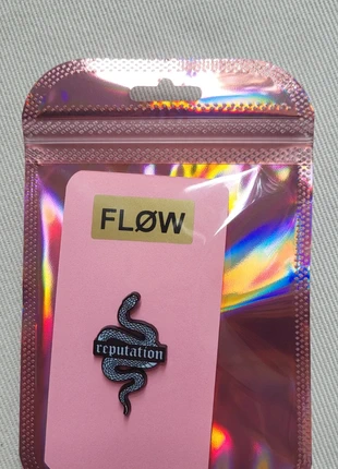 Pin Taylor Swift Reputation, marque: Flow, état: Neuf sans étiquette, 3,50 €, 4,38 € Protection acheteurs incluse