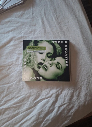 Type O Negative - Bloody Kisses 30th anniversary reissue 2 CD, état: Neuf sans étiquette, 18,00 €, 19,60 € Protection acheteurs incluse