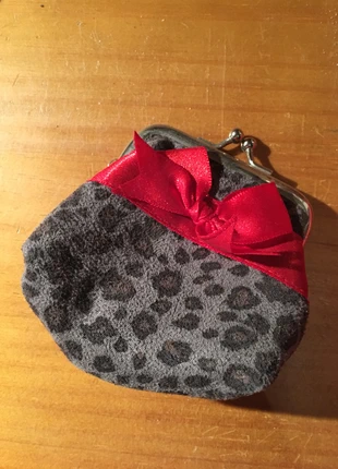 Porte-monnaie léopard gris avec ruban rouge , estado: Muy bueno, 2,00 €, 2,80 € Protección al comprador incluida