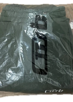 Cusbclo Jogger Bronze Green, marke: cusbclo, zustand: Neu, mit Etikett, größe: M, 60,00 €, 63,70 € inklusive Vinted-Käuferschutz