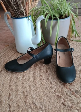 Chaussures babies cuir noir petit talon 5cm danse flamenco, marque: Made In Spain, état: Bon état, taille: 36, 12,00 €, 13,30 € Protection acheteurs (Pro) incluse