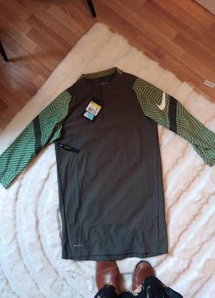 Haut d'entraînement Nike vaporknit, marke: Nike, zustand: Neu, mit Etikett, größe: S, 35,00 €, 37,45 € inklusive Vinted-Käuferschutz