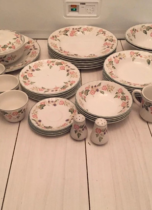 Vintage dinner store set