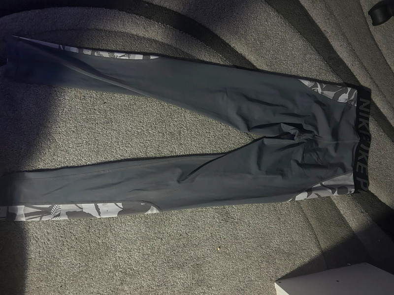 Grey pattern Nike leggings  don’t do in post 3