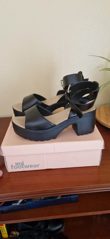 Koi black chunky platform heeled sandals US SZ 8 1