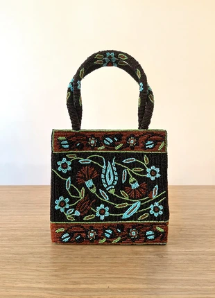 Beaded evening mini-handbag, marque: Ipanima, état: Neuf sans étiquette, 30,00 €, 32,20 € Protection acheteurs incluse