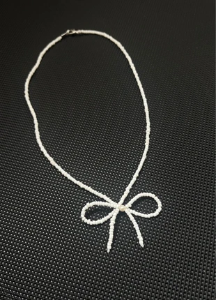 White beaded bow necklace, brand: NO LABEL, condition: New without tags, £2.00, £2.80 includes Buyer Protection