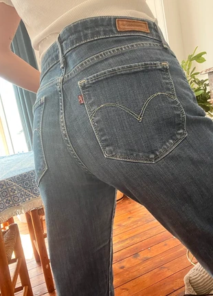 Levi’s bleu coupe slim – basique intemporel, brand: Levi's, condizioni: Ottime, taglia: S / IT 40 / EU 36, €8.00, €9.10 include la Protezione acquisti