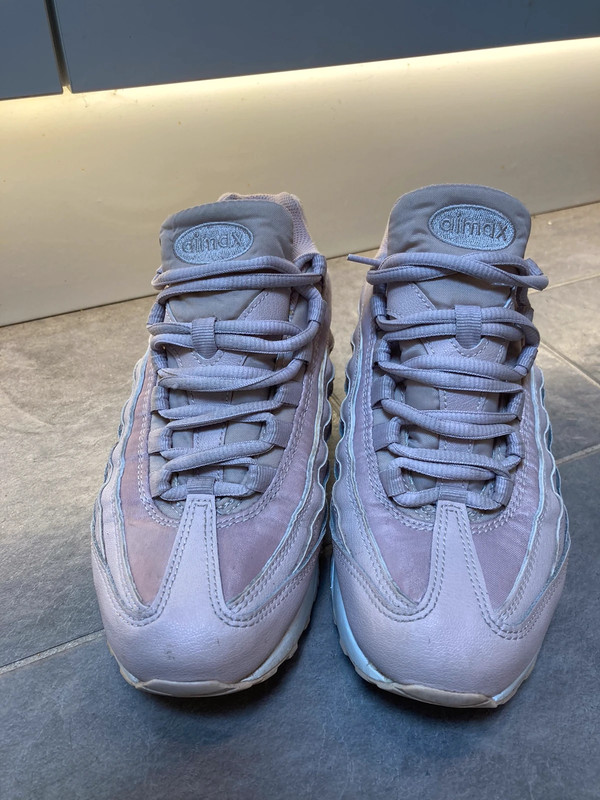 Pale pink nike sales trainers
