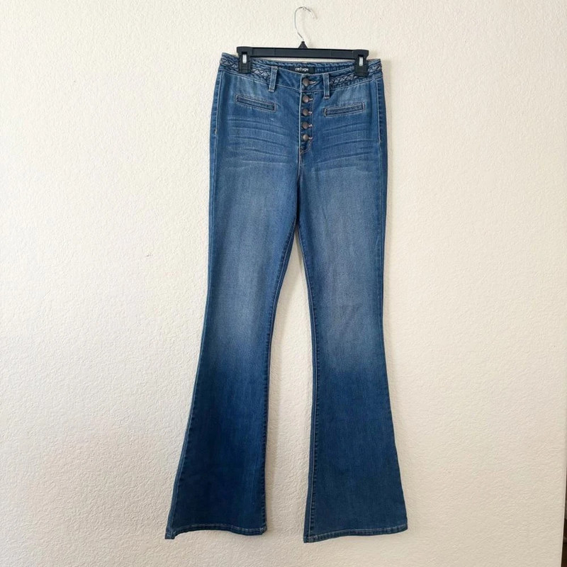 Refuge Flare Jeans 33” Inseam Size 8 1