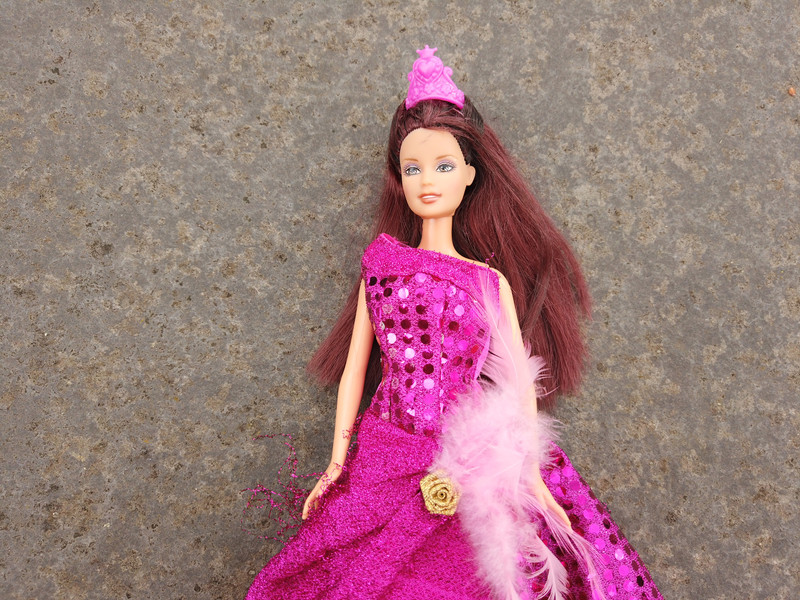 Barbie + Robe de soirée rose et paillettes + Diadème