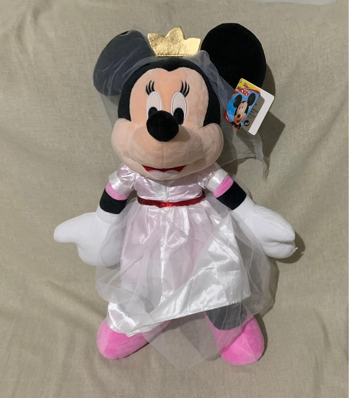 Peluche Mickey avec mouchoir 40 cm DISNEY